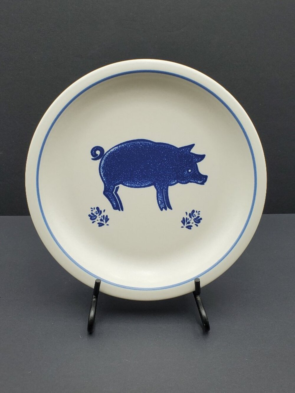 Pfaltzgraff Yorktowne Pig Luncheon Plate Buffet Salad Dessert Snack Plate